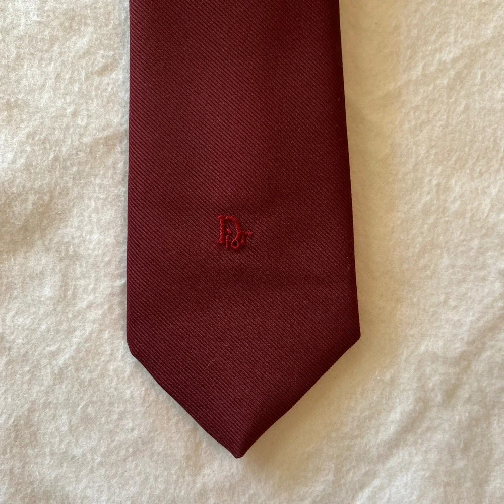 Christian Dior Mens Burgundy Ribbed Silk Blend Tie Embroidered CD Logo Vintage